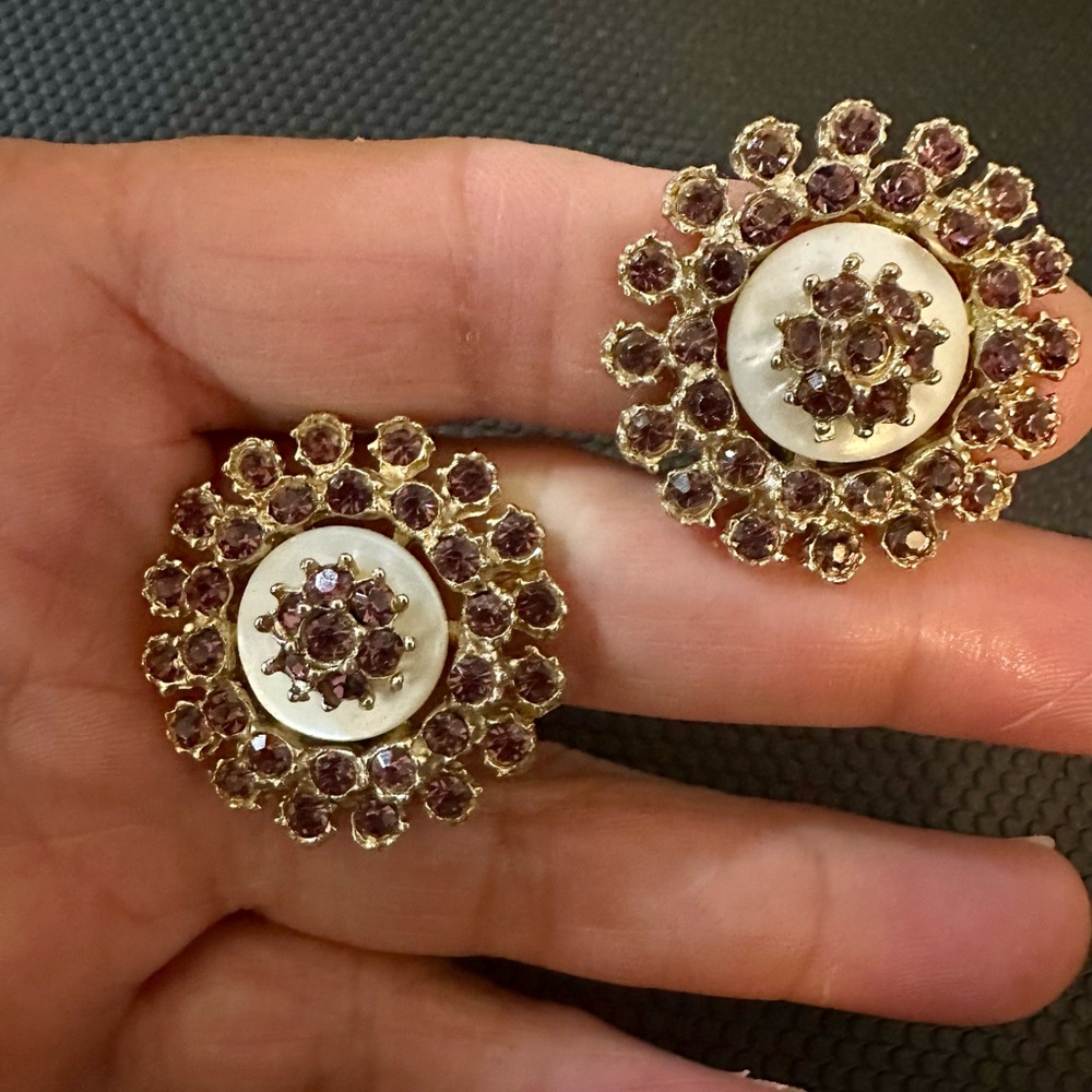 Beautiful pink rhinstone earring